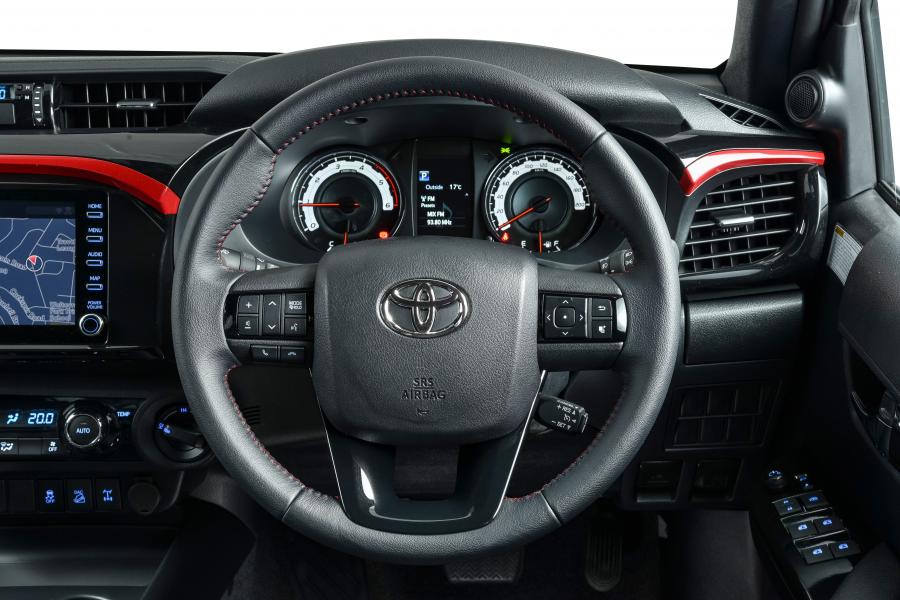 Панель приборов Toyota Hilux GR Sport Double Cab 2019 года  (ZA) (фото 33 из 43)